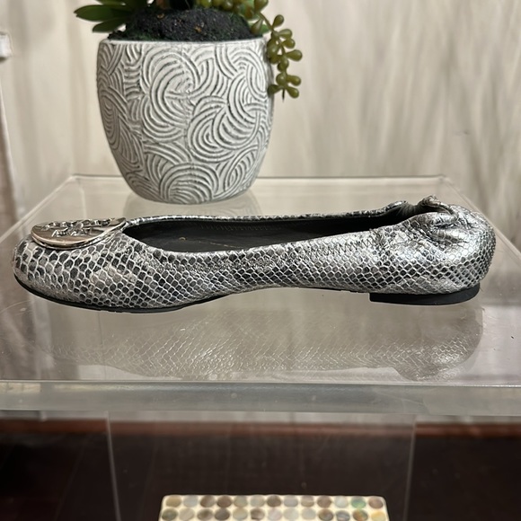 Tory Burch Reva Silver Embossed Python Ballet Flat With Double T Silver Logo - Picture 10 of 16